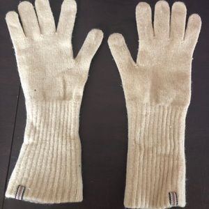 Women’s Burberry beige lambswool gloves